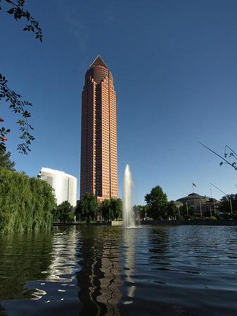 Messeturm mit Ludwig-Erhard-Anlage Fotos