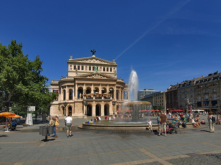 Foto Alte Oper mit Häusern - Frankfurt am Main