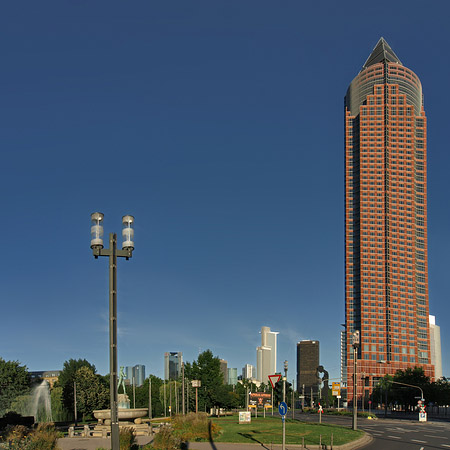 Messeturm mit Ludwig-Erhard-Anlage