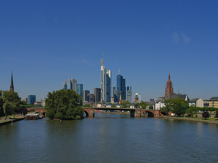 Fotos Skyline von Frankfurt mit Alter Brücke