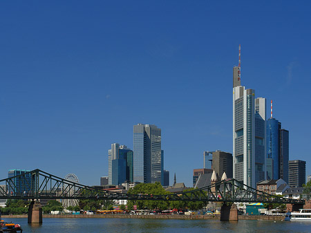 Foto Skyline von Frankfurt mit eisernem Steg - Frankfurt am Main