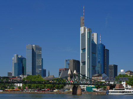 Foto Skyline von Frankfurt mit eisernem Steg - Frankfurt am Main