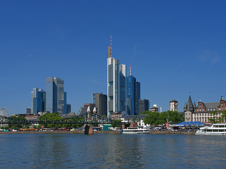 Skyline von Frankfurt mit Saalhof Foto 