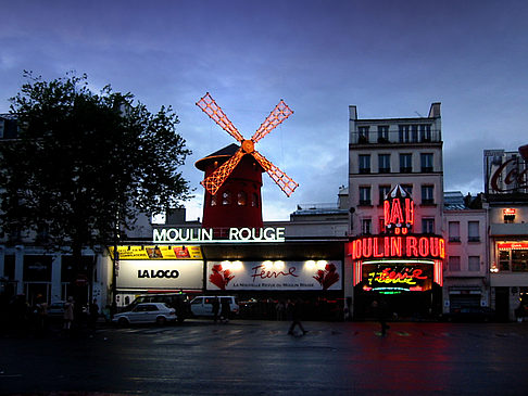 Fotos Moulin rouge während der Dämmerung