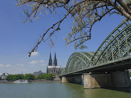 Hohenzollernbrücke am Kölner Dom Fotos