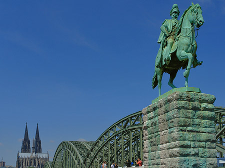 Fotos Reiterstatue vor dem Kölner Dom | Köln