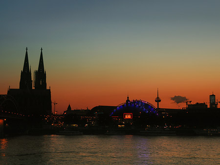 Fotos Kölner Dom neben Musical Dome | Köln