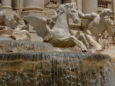 Fotos Statuen am Trevibrunnen | Rom