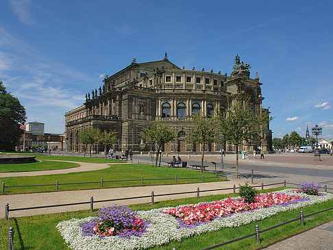 Fotos Semperoper mit Blumen | Dresden