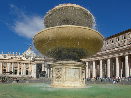 Fotos Brunnen mit Petersdom | 